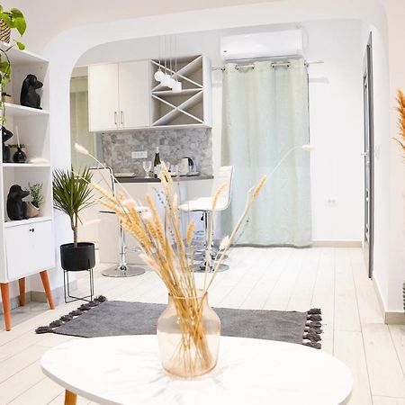 Sunstone Apartment Фира Екстериор снимка