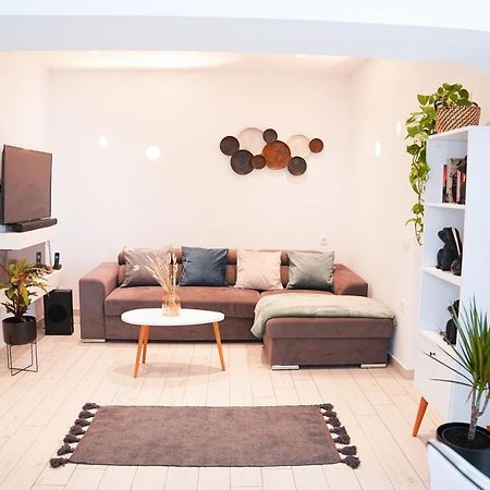 Sunstone Apartment Фира Екстериор снимка